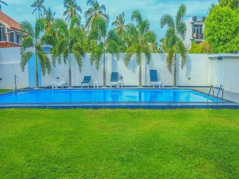 Christima Residence Negombo 2*,